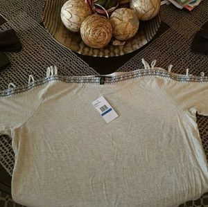 Jessica Simpson Dia 3/4 embroidered sleeve shirt